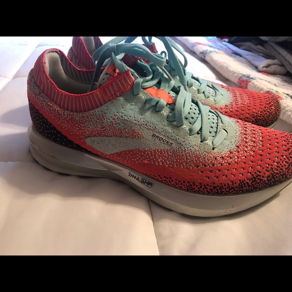 Womans Brooks Levitate